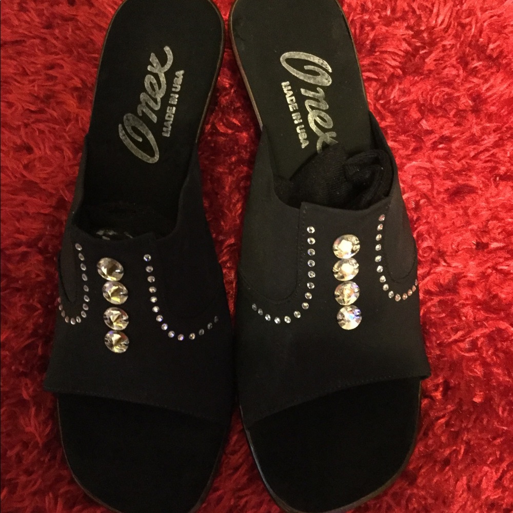 Onex Black Wedges